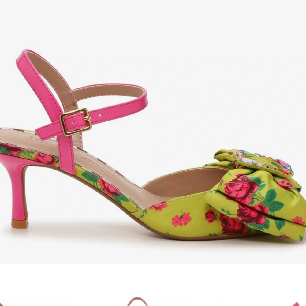 NIB Betsey Johnson Emely Sandal